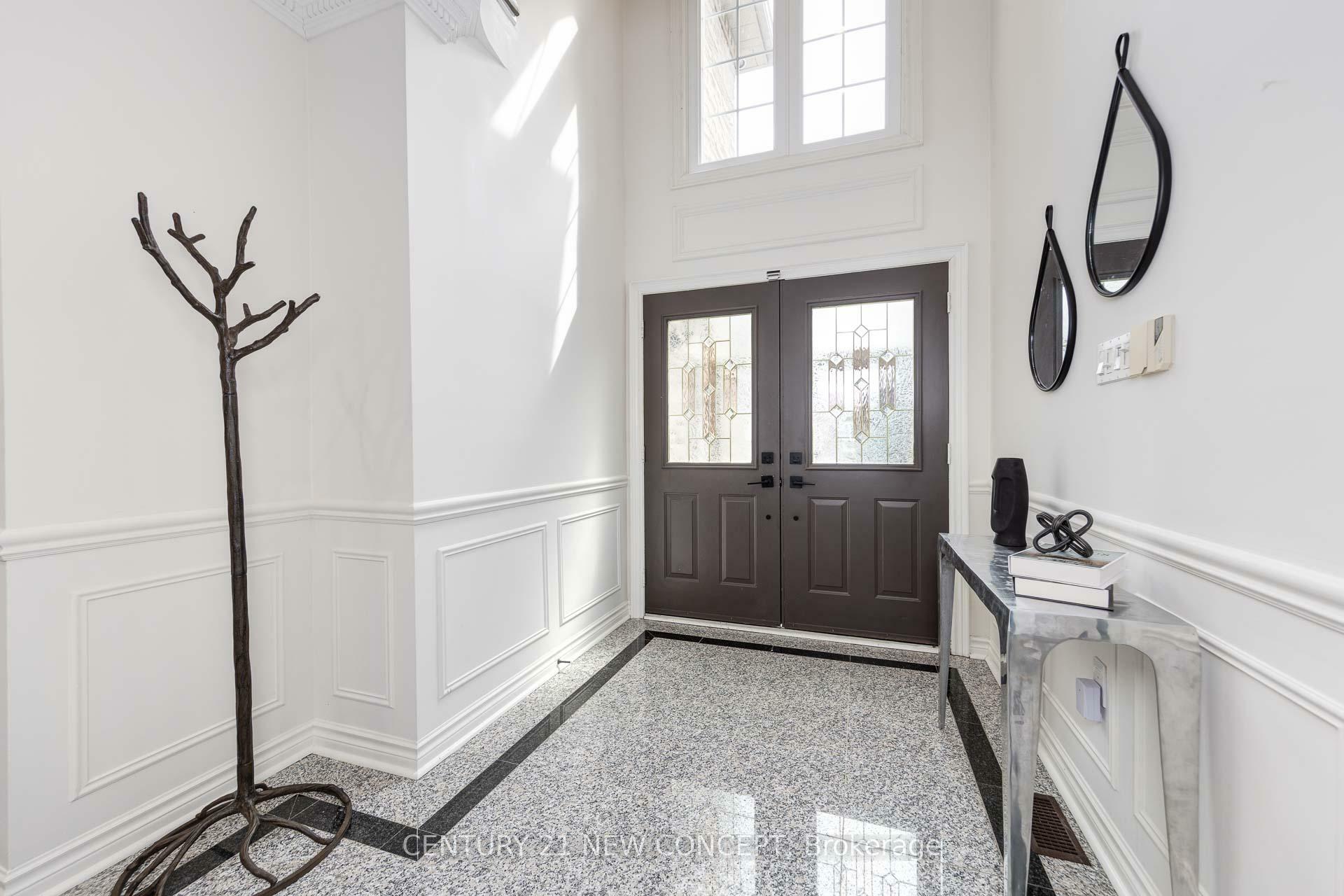 Property Photo:  10 Headford Avenue  ON L4B 3V7 