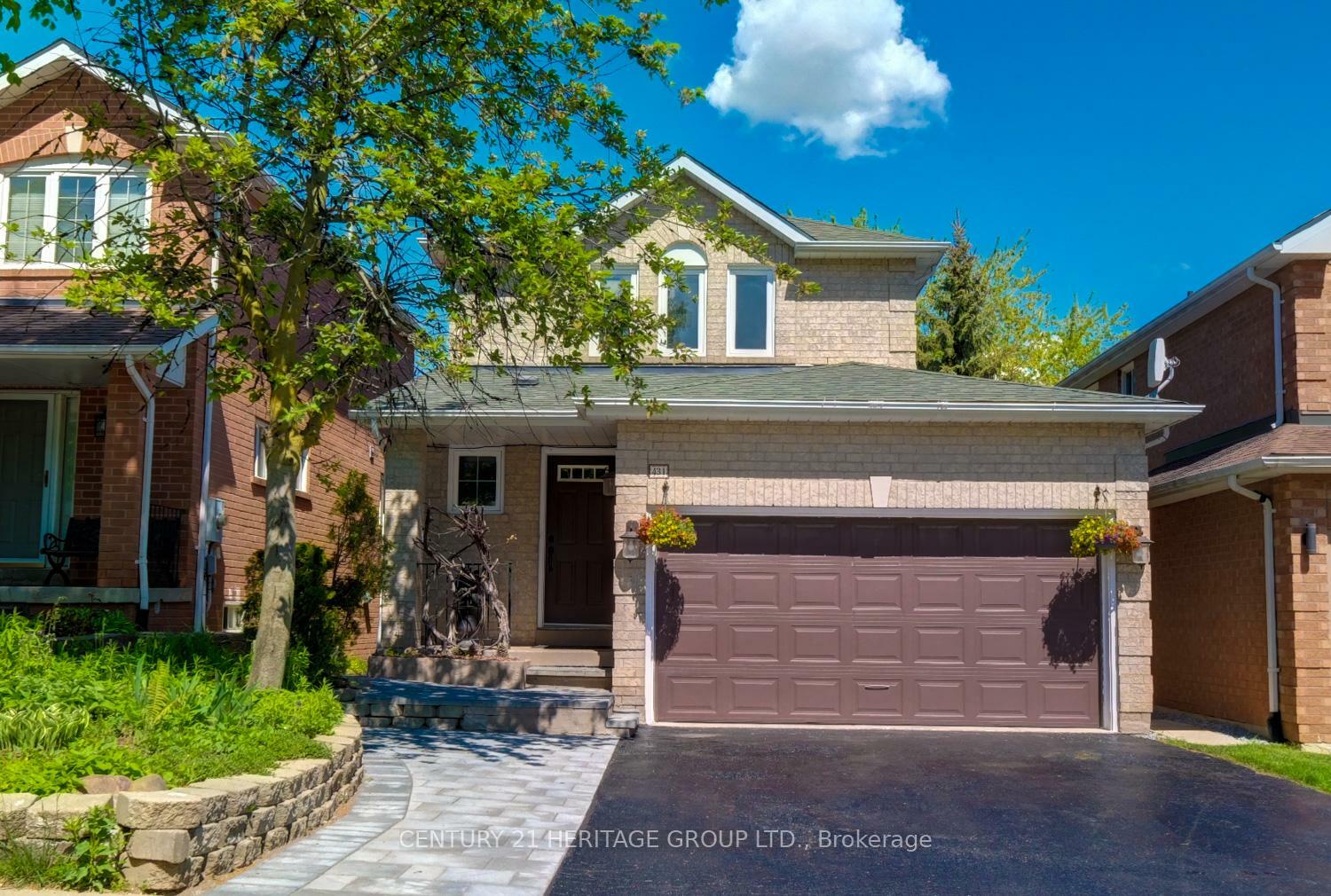 431 Carruthers Avenue  Newmarket ON L3X 2C1 photo