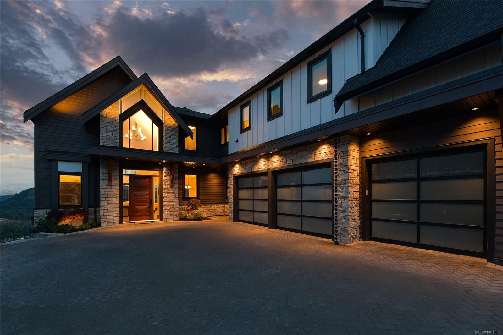 Property Photo: 2025 Pinehurst Terr BC V9B 3S3