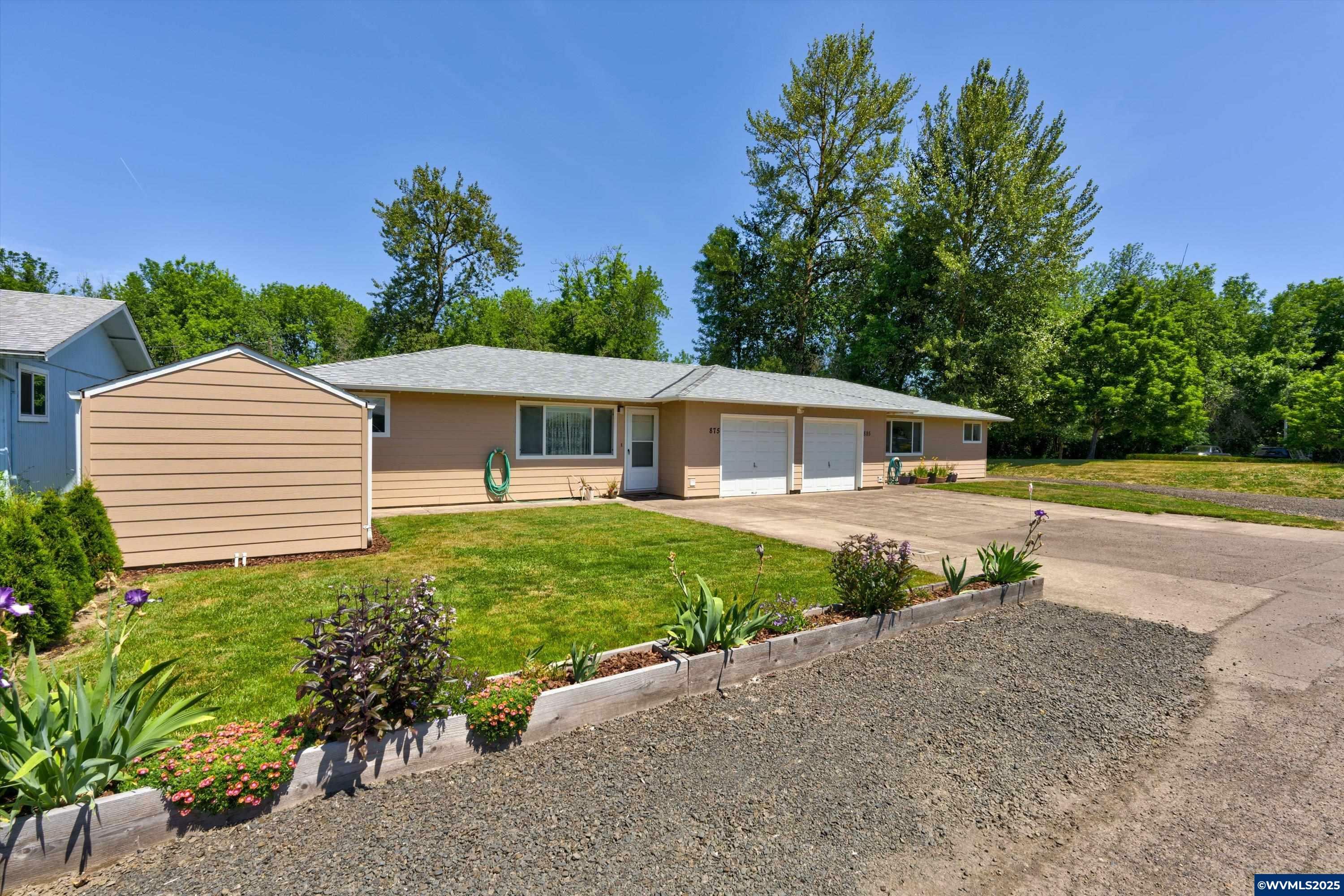 Property Photo: 875 NE Woodcrest (-885) Av OR 97330