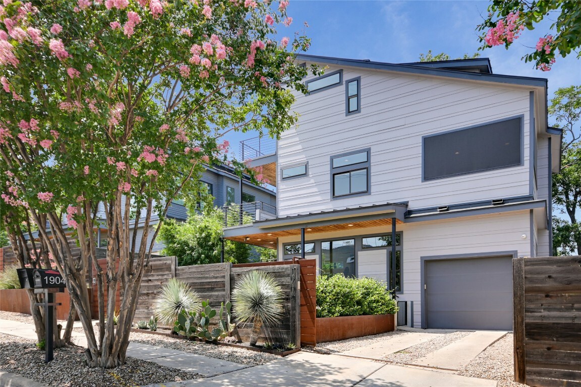 Property Photo: 1904 Sl Davis Avenue 1 TX 78702