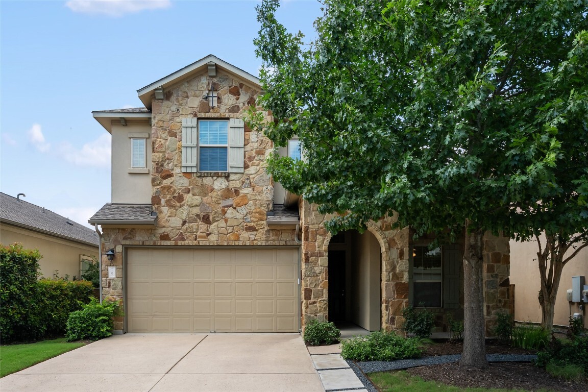 Property Photo:  