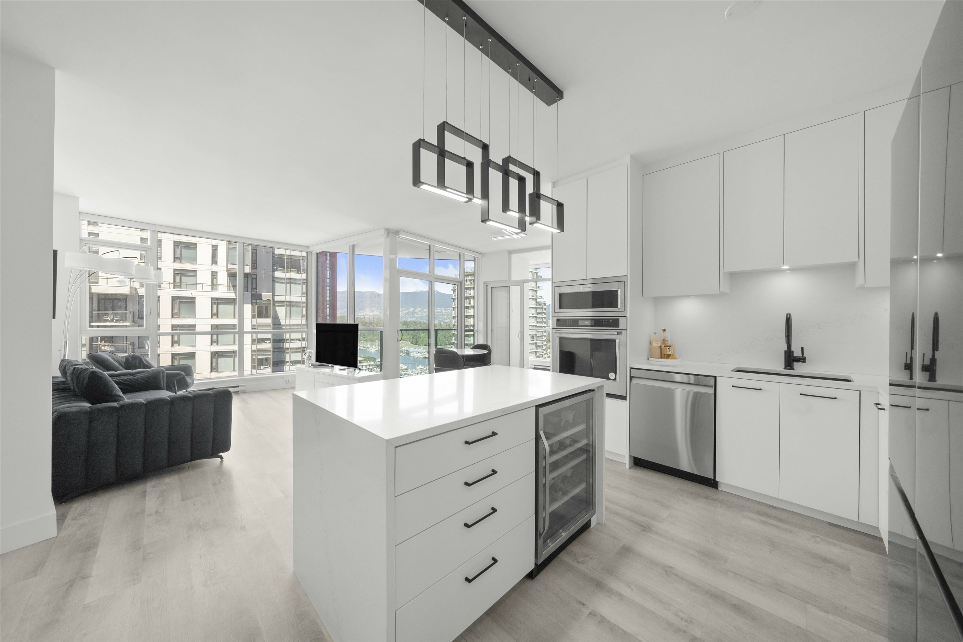 1189 Melville Street 2201  Vancouver BC V6E 4T8 photo