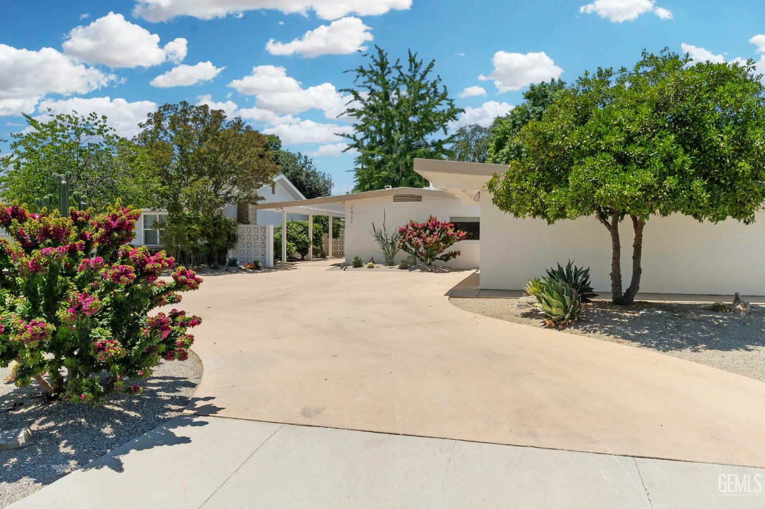 Property Photo: 2421 C Street CA 93301
