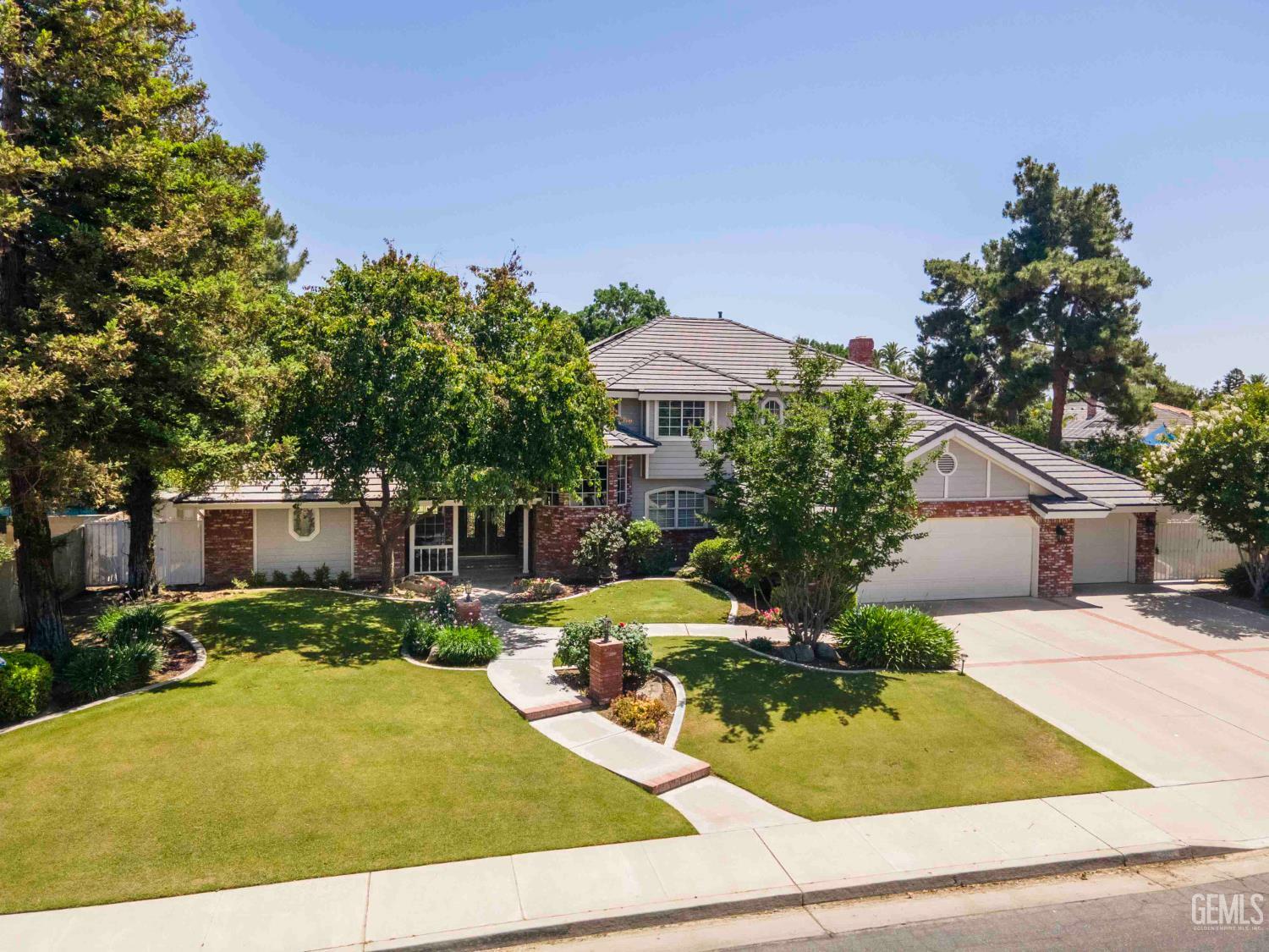 Property Photo: 8901 O'Meara Court CA 93311
