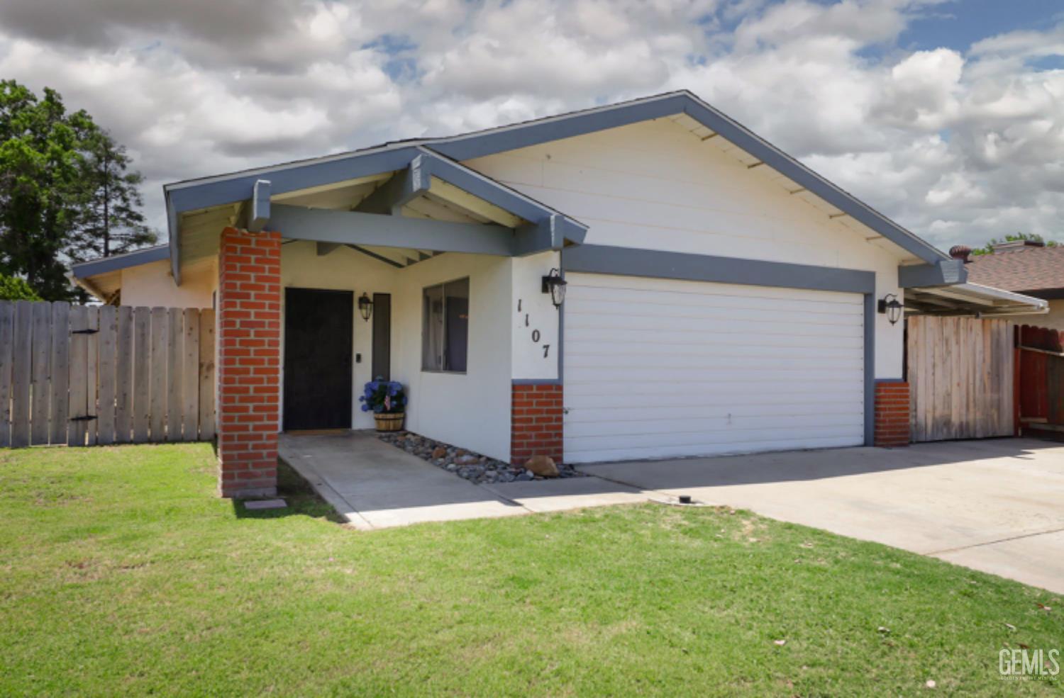 1107 McGinley Avenue  Bakersfield CA 93308 photo