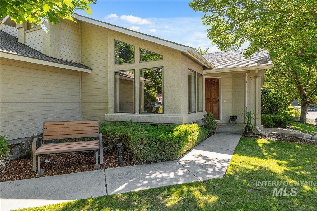 Property Photo: 5594 N Northwall Pl ID 83703-3225