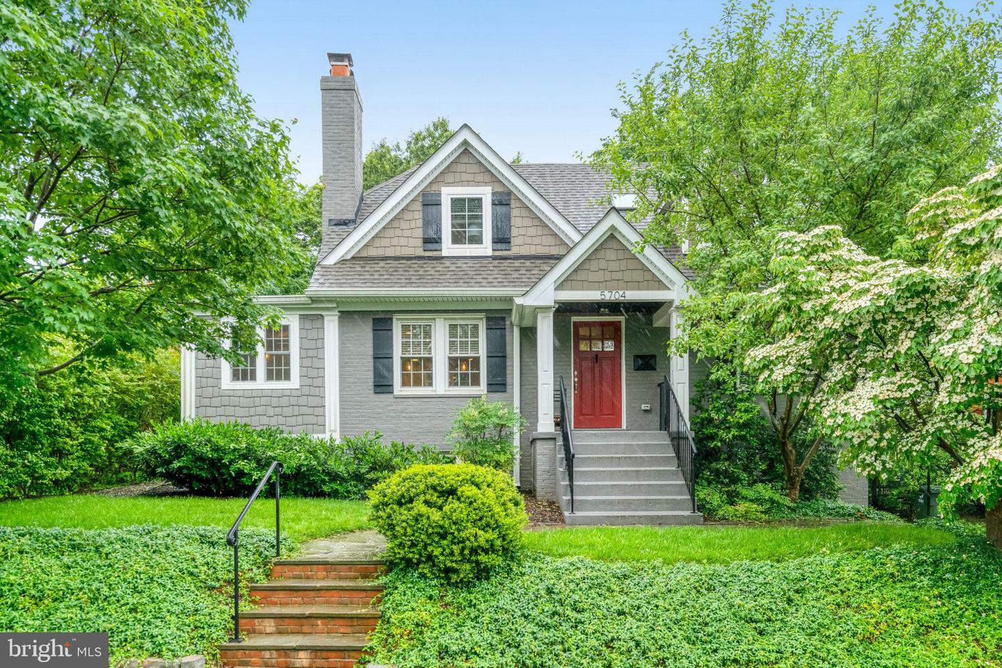 Property Photo: 5704 18th Road N VA 22205