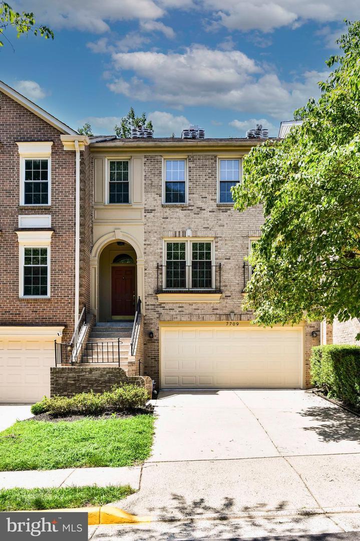 Property Photo: 7709 Rockledge Court VA 22152