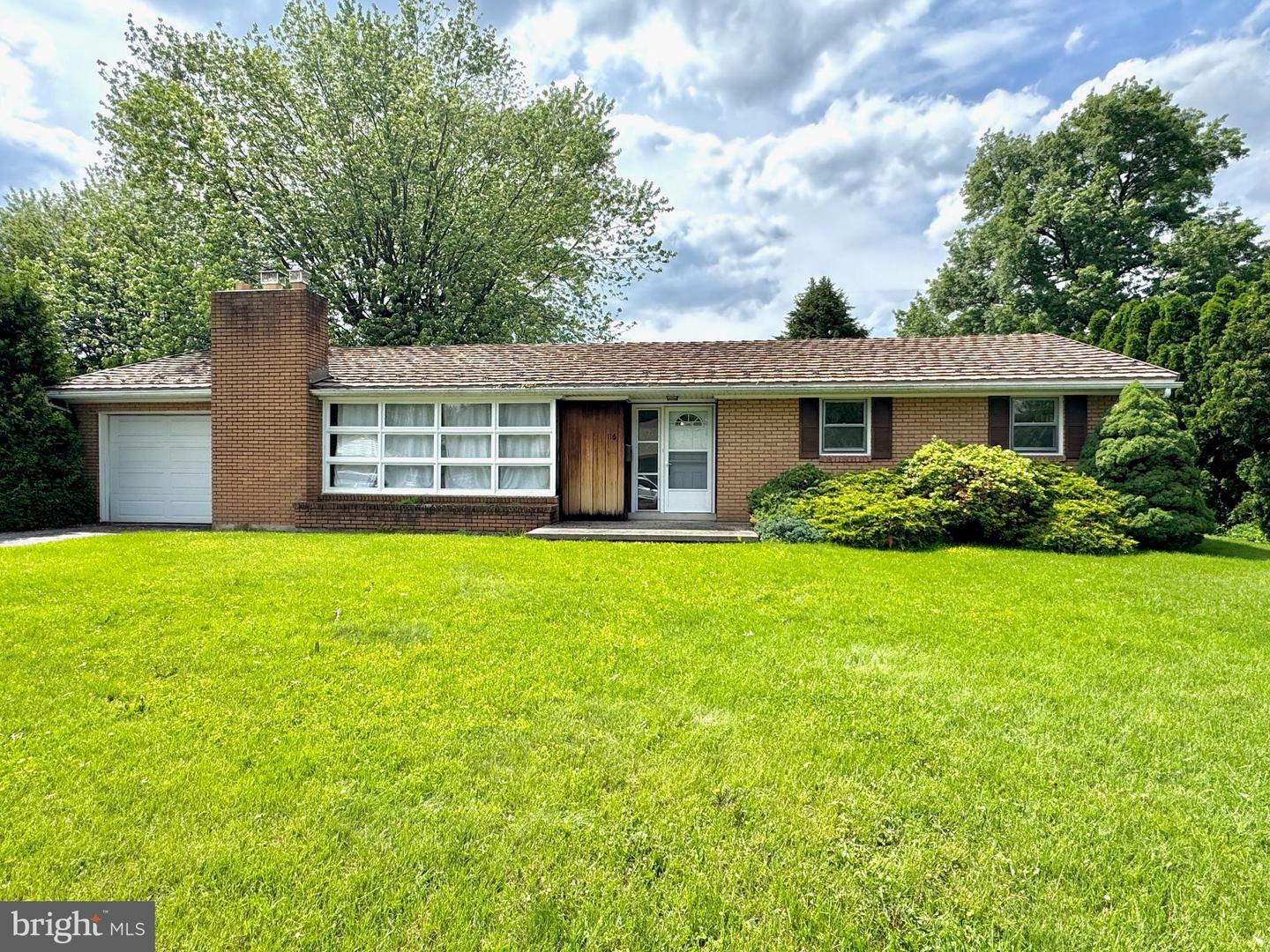 Property Photo: 116 N Elm Street PA 19551