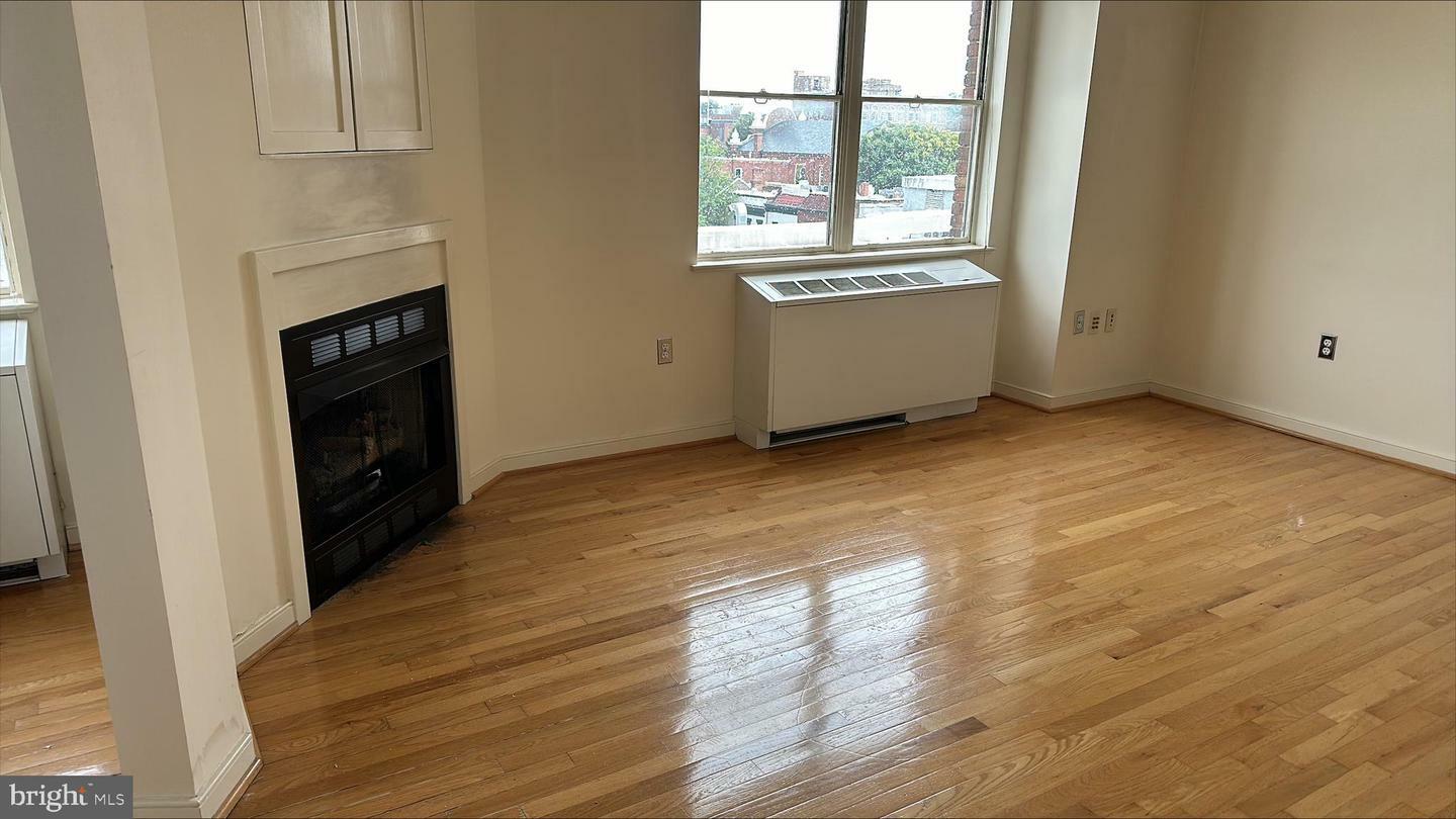 Property Photo: 815 King Street 5D VA 22314