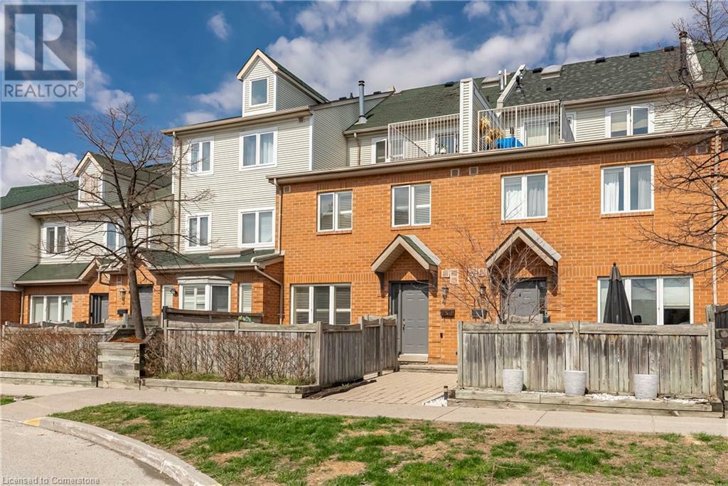 Property Photo: 1241 Parkwest Place 4 ON L5E 3J3