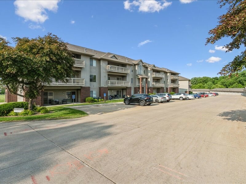 Property Photo: 250 Cimarron Drive 122 IA 52233