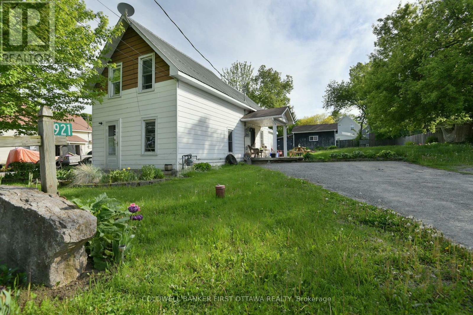 Property Photo: 921 Centre Street ON K0A 1G0