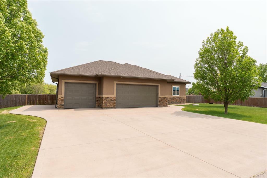 Property Photo: 1050 Lyons Street MB R4H 1J9