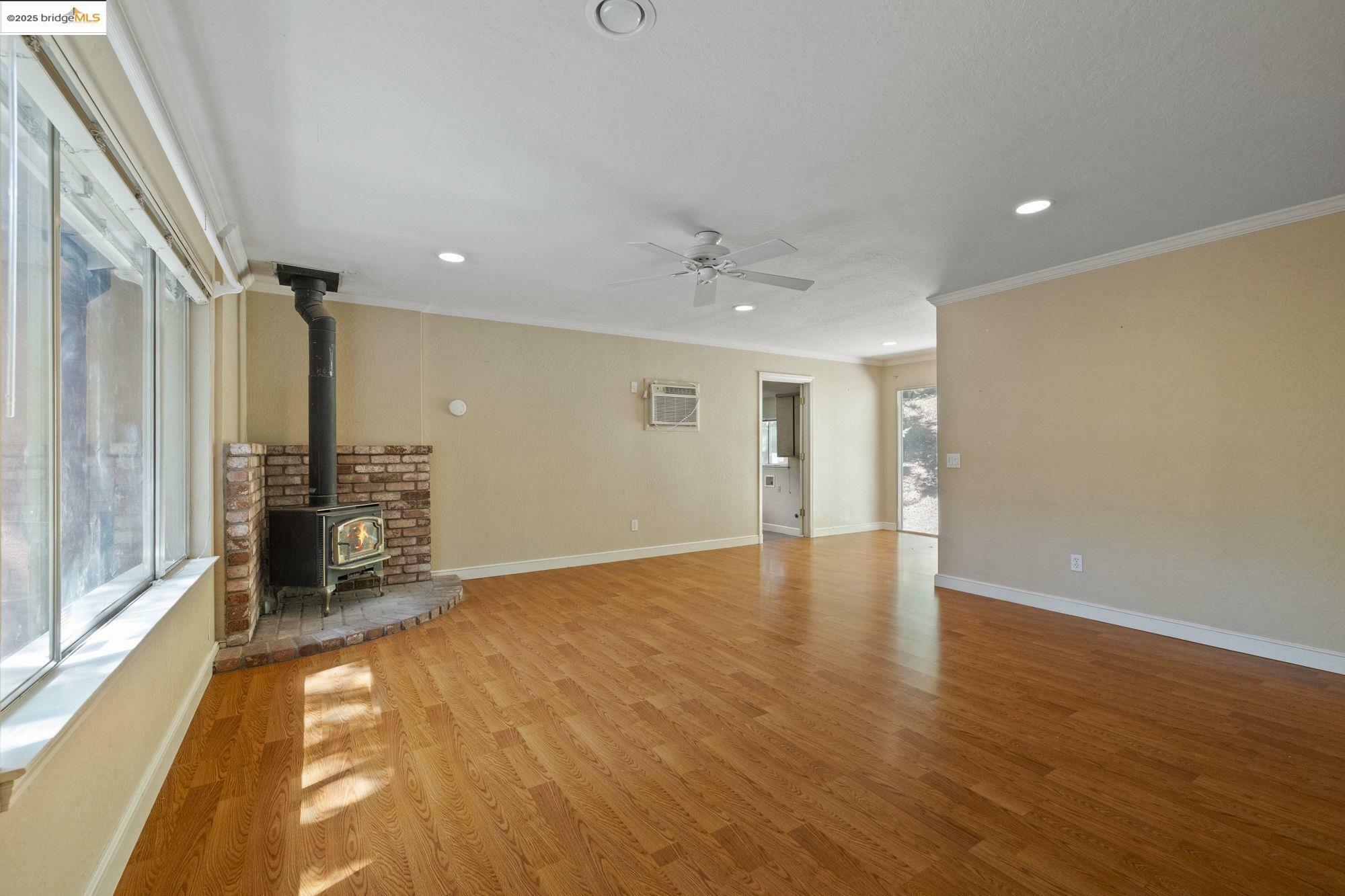 Property Photo: 21505 Crestview Dr CA 95370