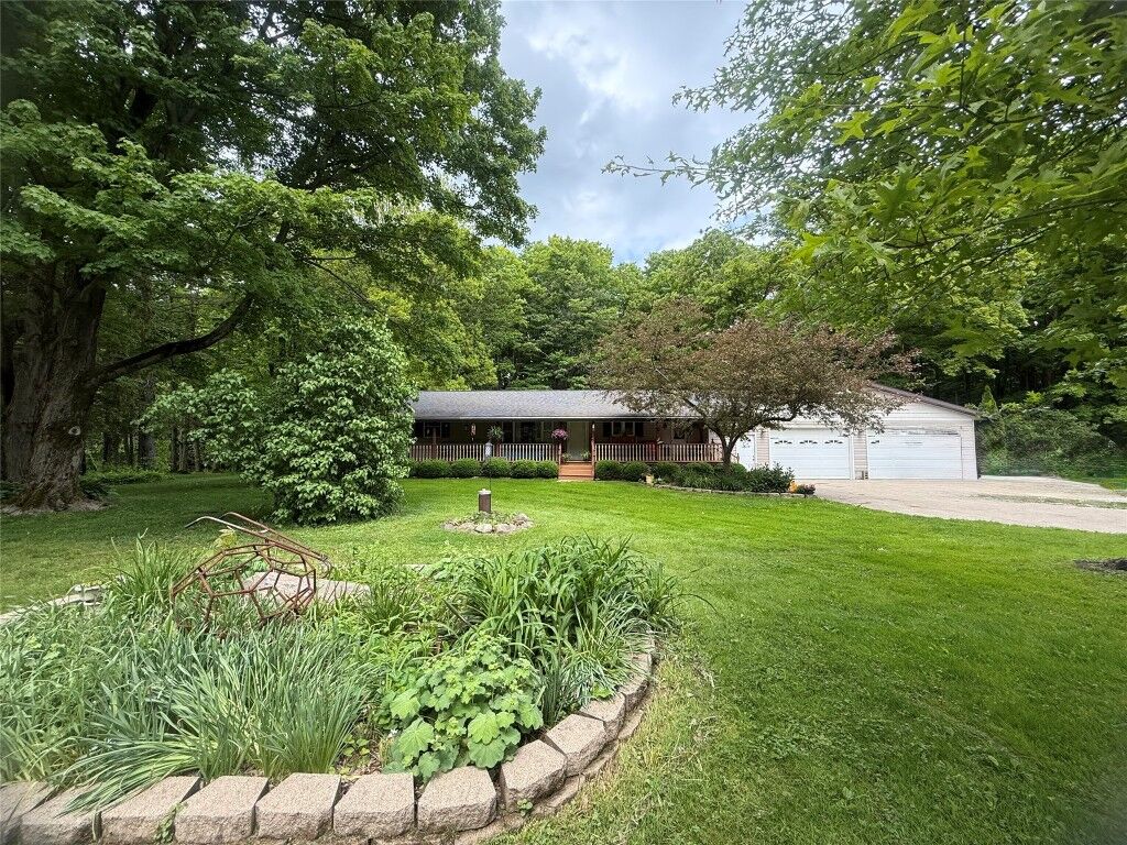 Property Photo: 8712 Jones Road PA 16442