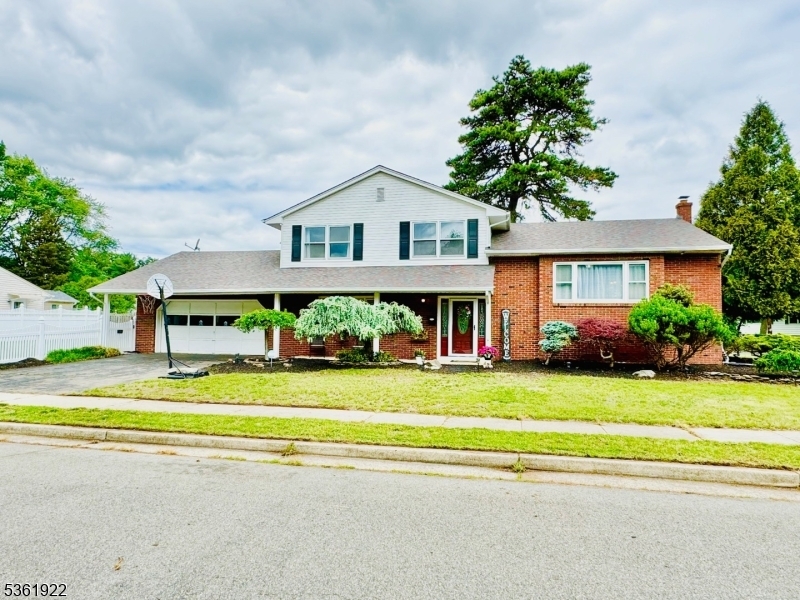 Property Photo:  7 Rosewood Dr  NJ 08850 