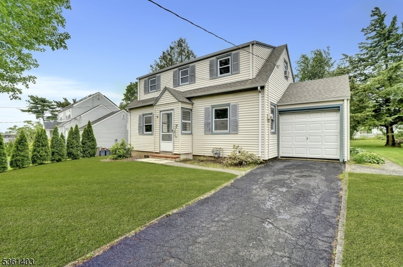 Property Photo: 32 Knoll Pl NJ 07012