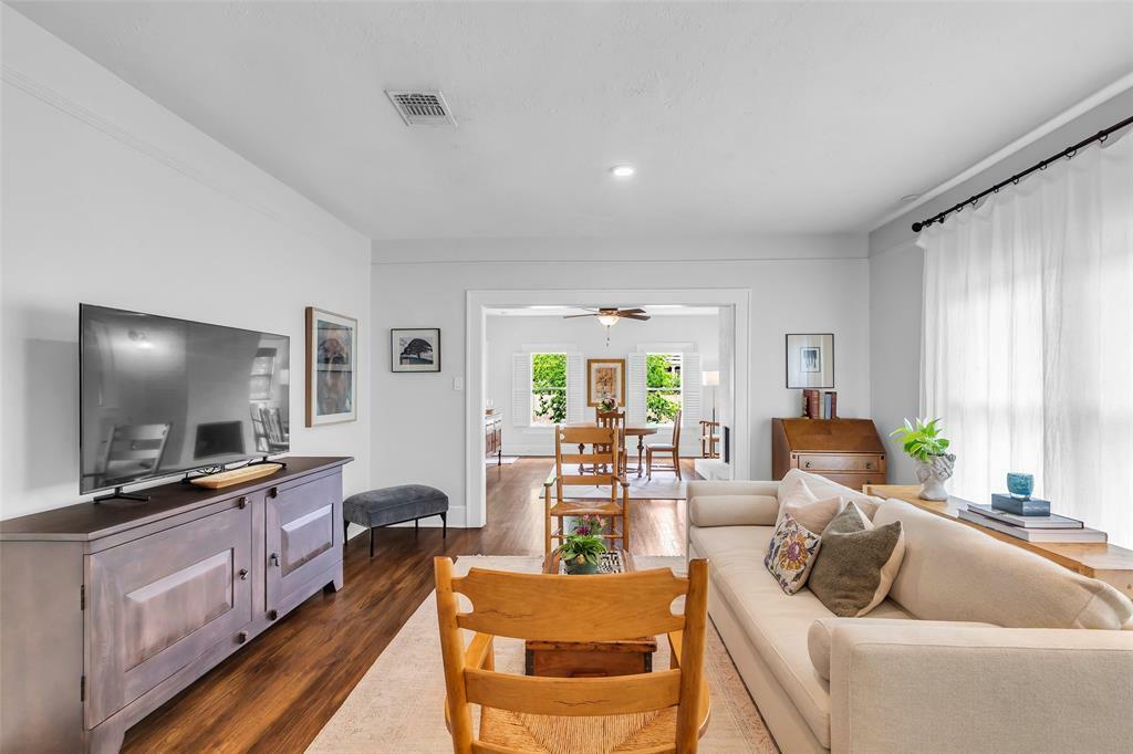 Property Photo: 1618 Lawrence Street TX 77008
