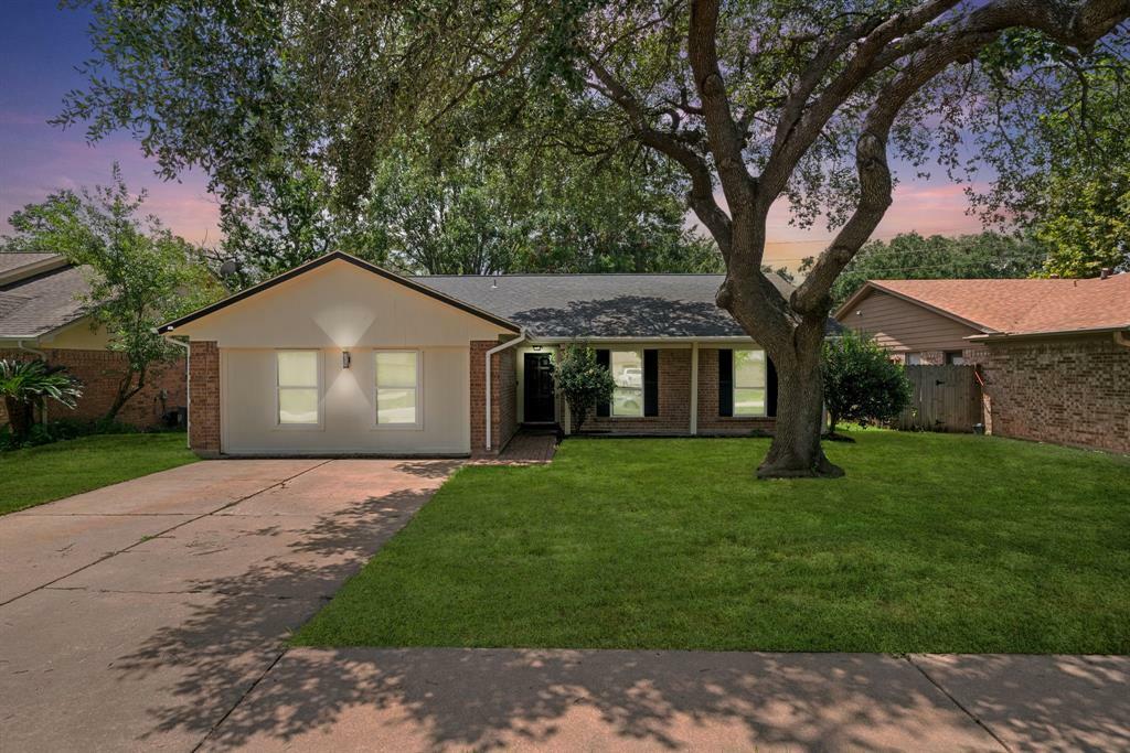 Property Photo: 2523 Village Oak Drive TX 77493
