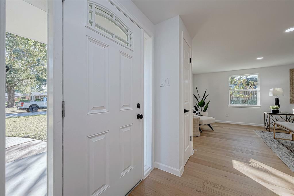 Property Photo: 2414 Walnut Bend Lane TX 77042