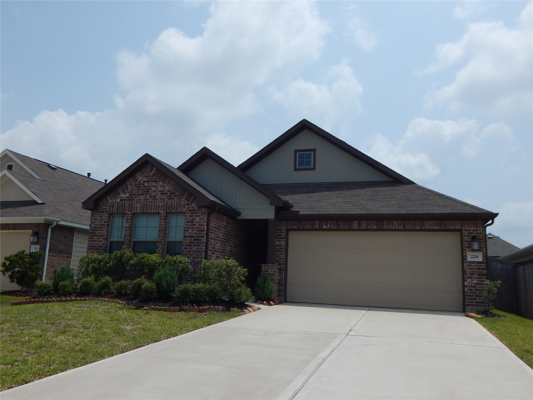 Property Photo: 228 Rustic Ridge Circle TX 77354