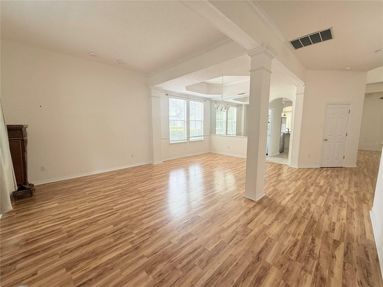 Property Photo: 902 Waterside Drive FL 34747