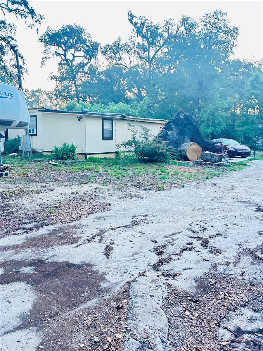 Property Photo: 11715 Cr 675W FL 33597