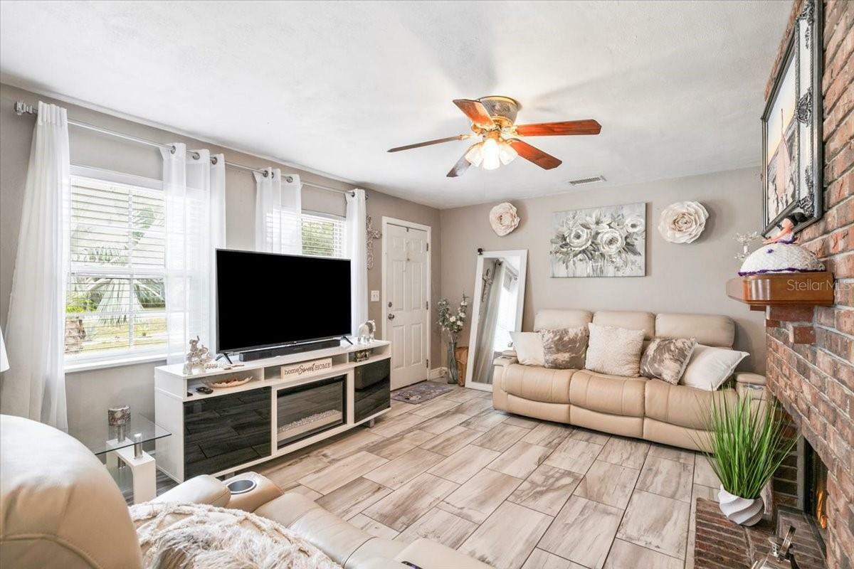 Property Photo: 4922 18th Street E FL 34203