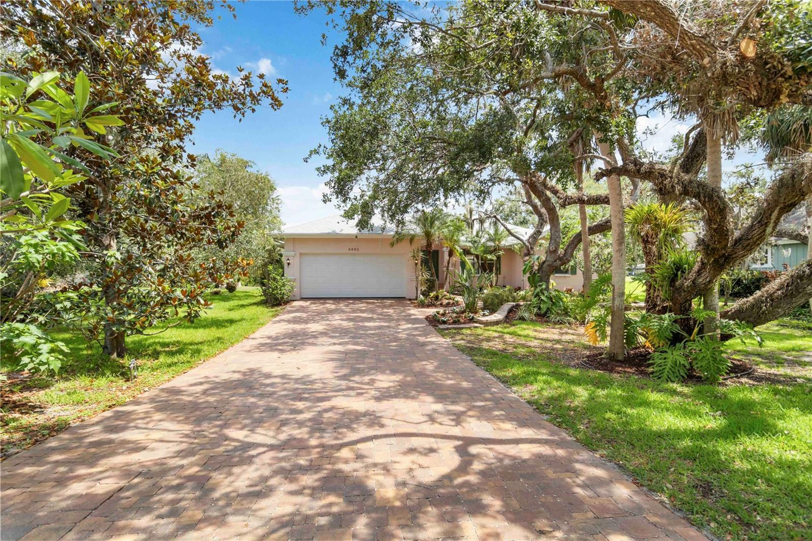 Property Photo: 4443 Robin Hood Trail W FL 34232
