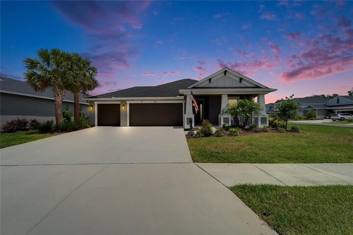 Property Photo: 5828 Clairwood Court FL 34221