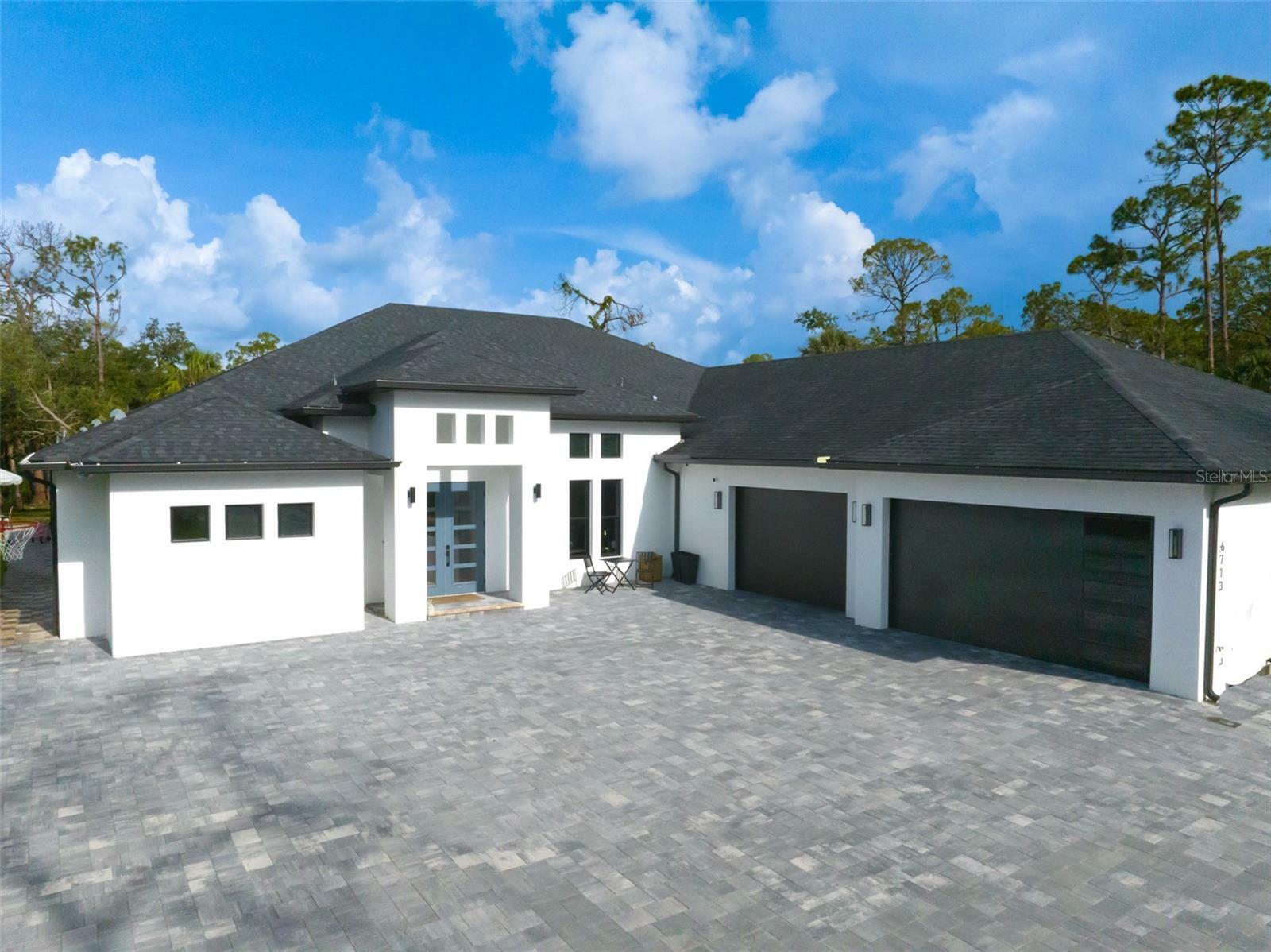 Property Photo: 6713 Taneytown Street FL 34291