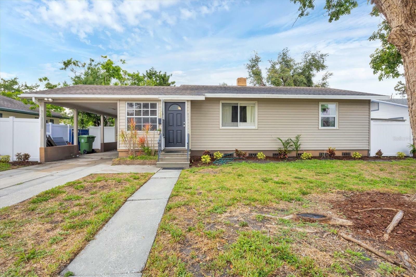 Property Photo: 2105 19th Street W FL 34205