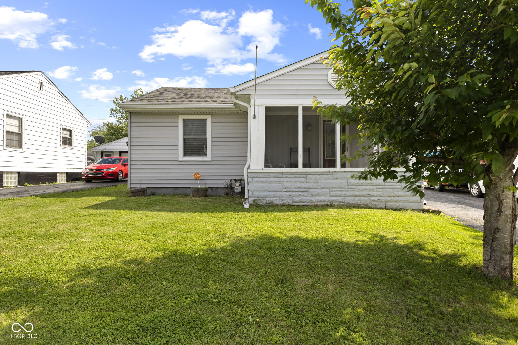 Property Photo: 633 Fletcher Lane IN 46107