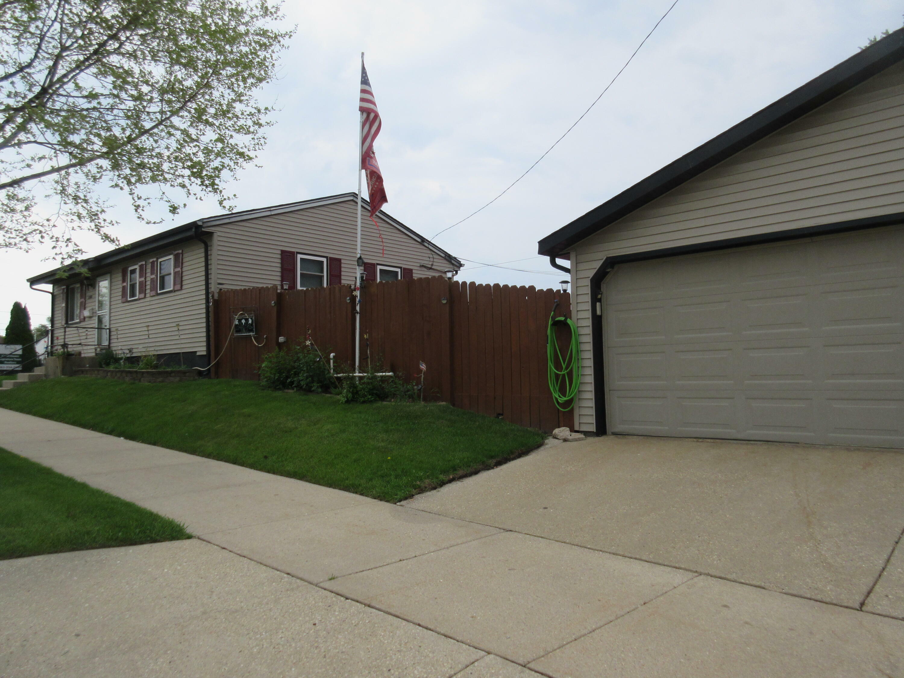 Property Photo: 2301 Orchard St WI 53405