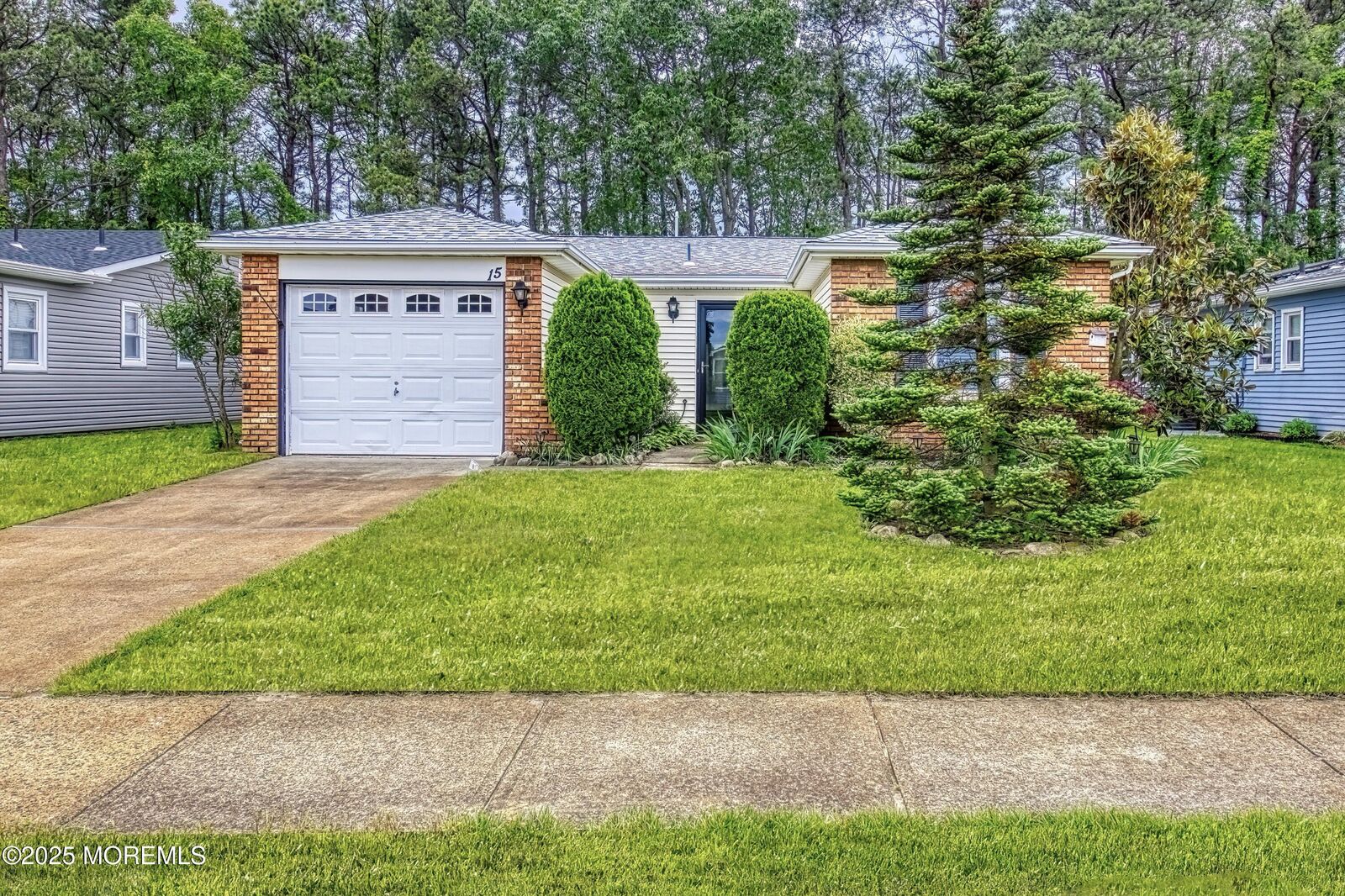 Property Photo:  15 Courtshire Drive  NJ 08723 