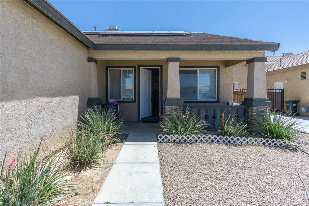 Property Photo: 14537 Oakdale Circle CA 92301