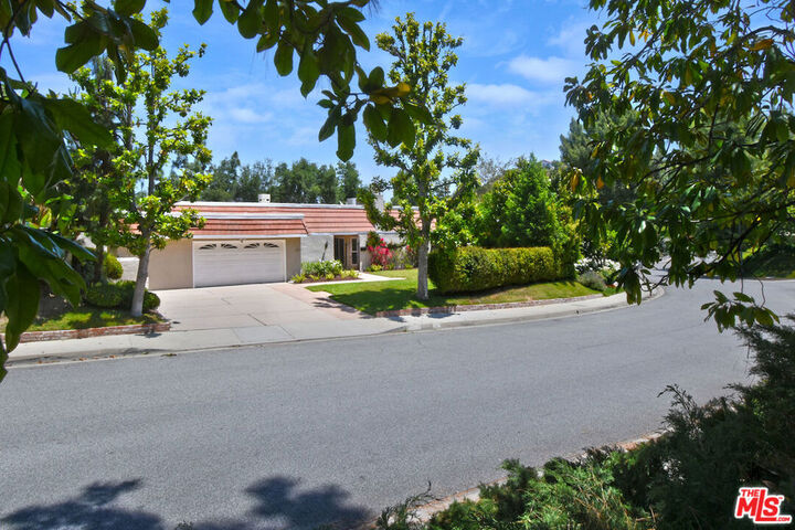 23637 Park Belmonte  Calabasas CA 91302 photo