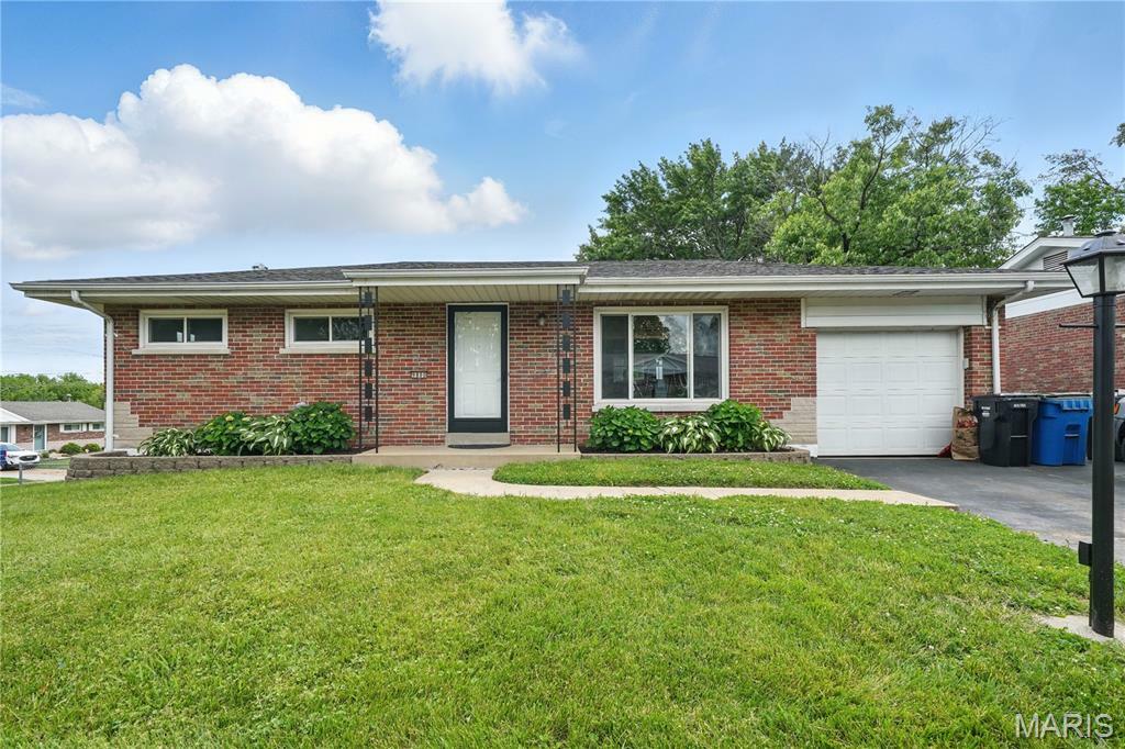 9800 Lakeford Lane  Affton MO 63123 photo