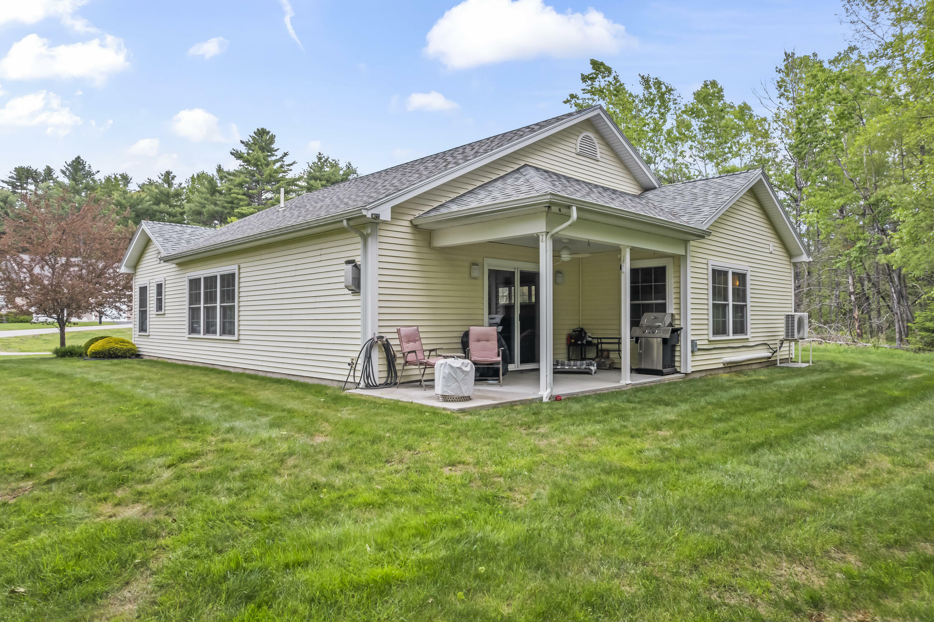 Property Photo: 8 Macintosh Lane ME 04240