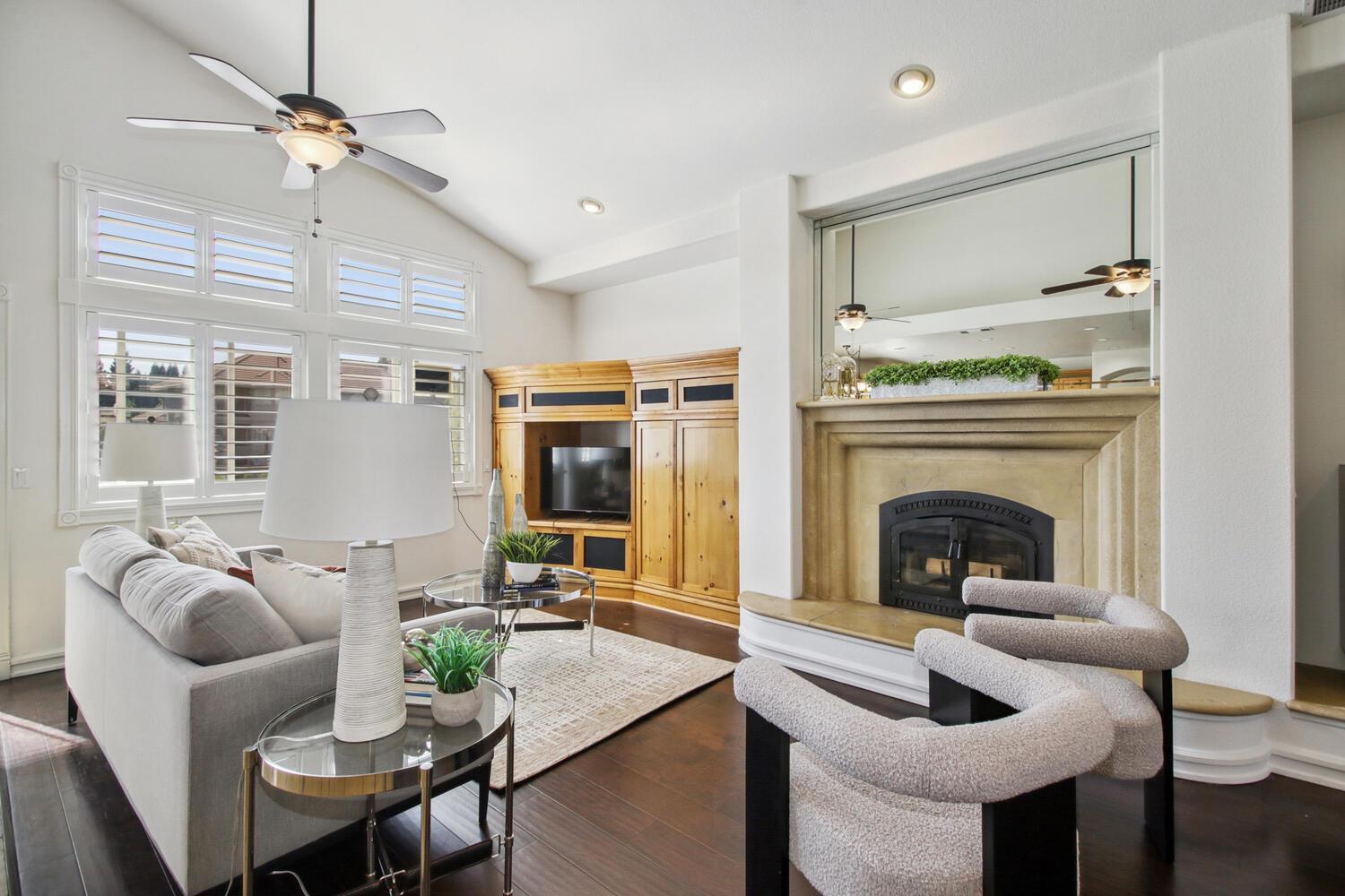 Property Photo: 4826 Waterbury Way CA 95746