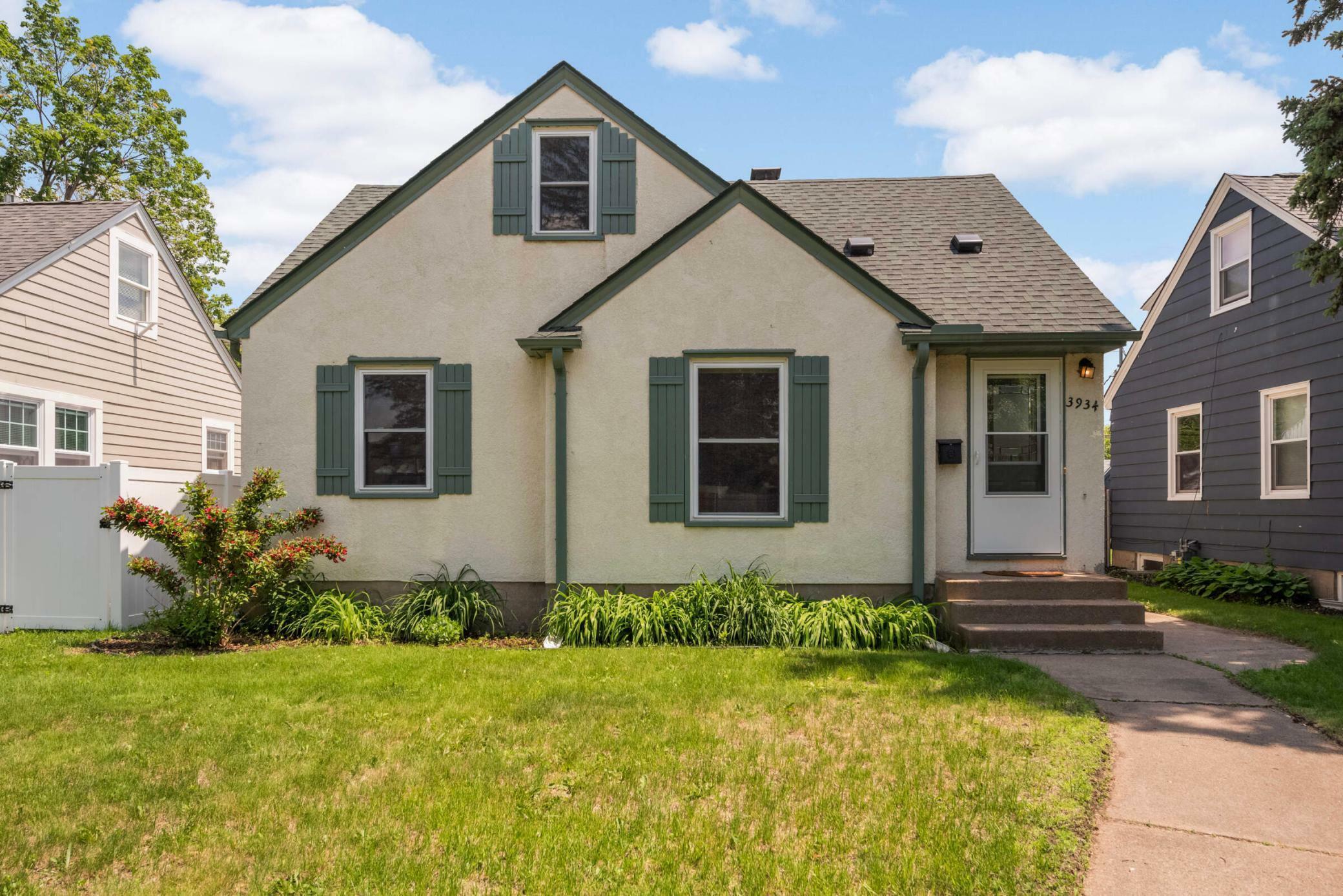 Property Photo:  3934 Scott Avenue N  MN 55422 