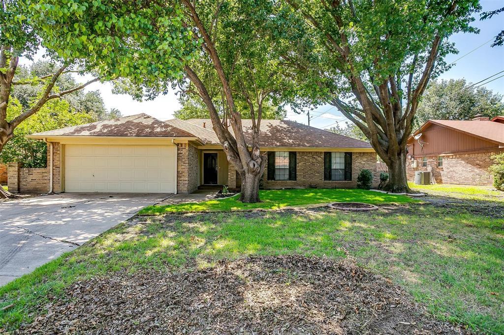 Property Photo:  920 Arrow Wood Street  TX 76126 