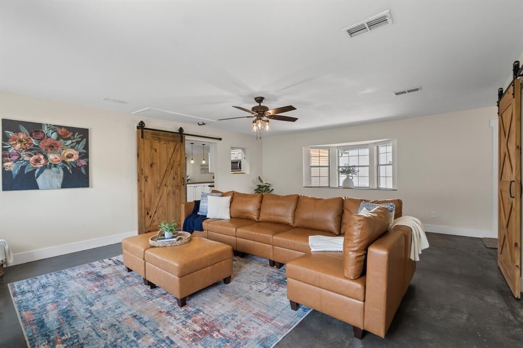 Property Photo: 1418 Lakeshore Boulevard TX 75068
