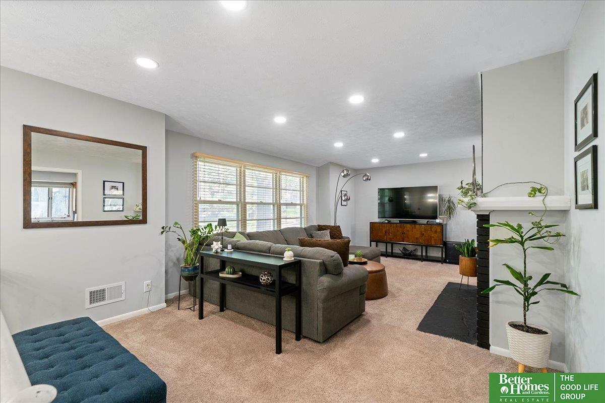 Property Photo: 2918 S 112th Street NE 68144