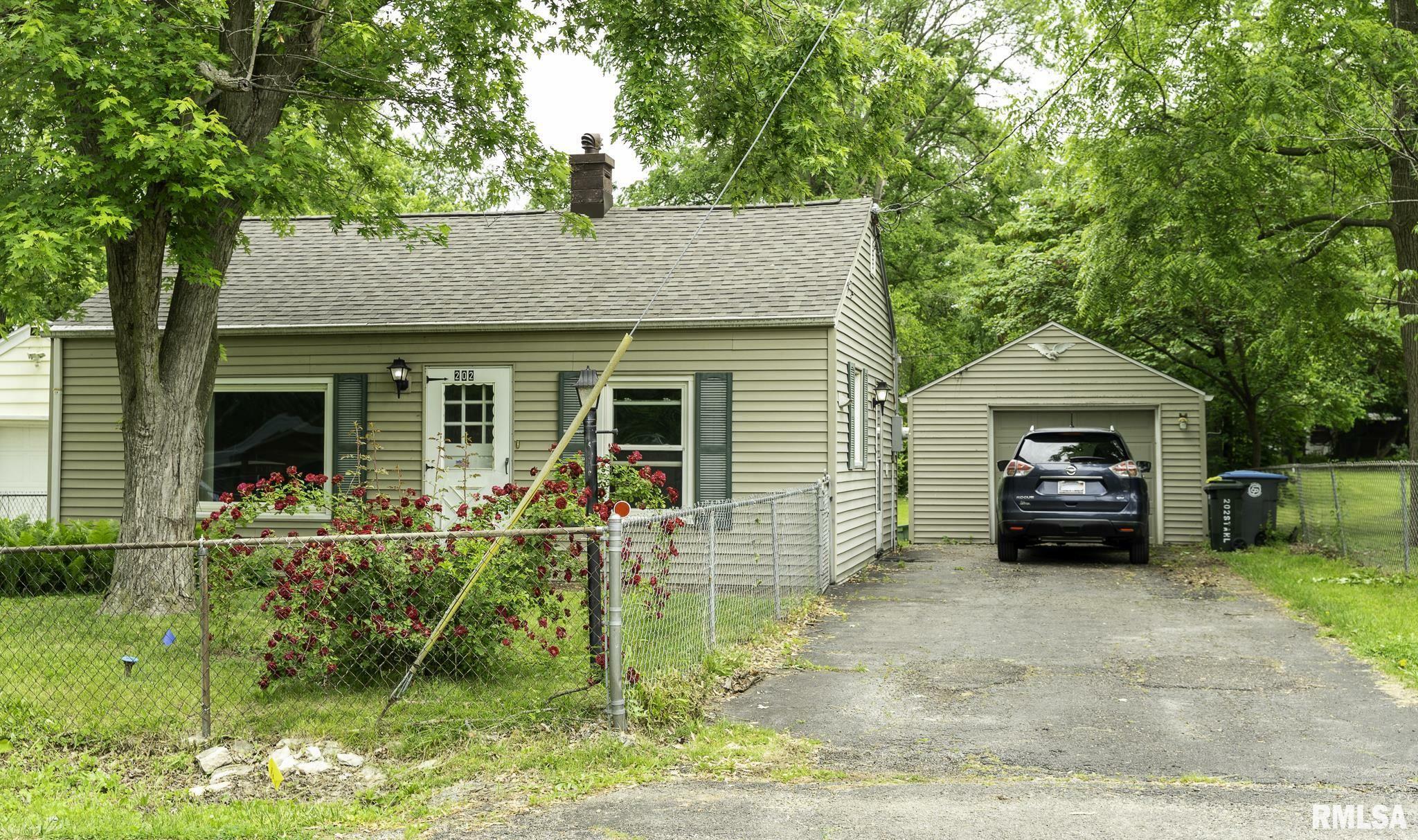 Property Photo: 202 Stahl Avenue IL 61571