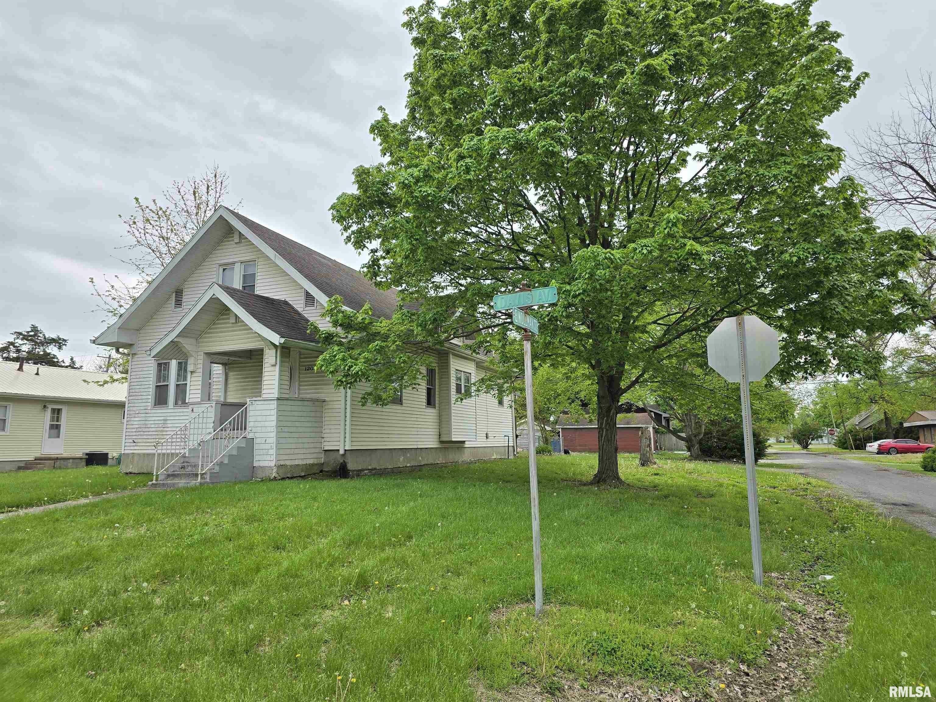 Property Photo: 1201 E Noleman IL 62801