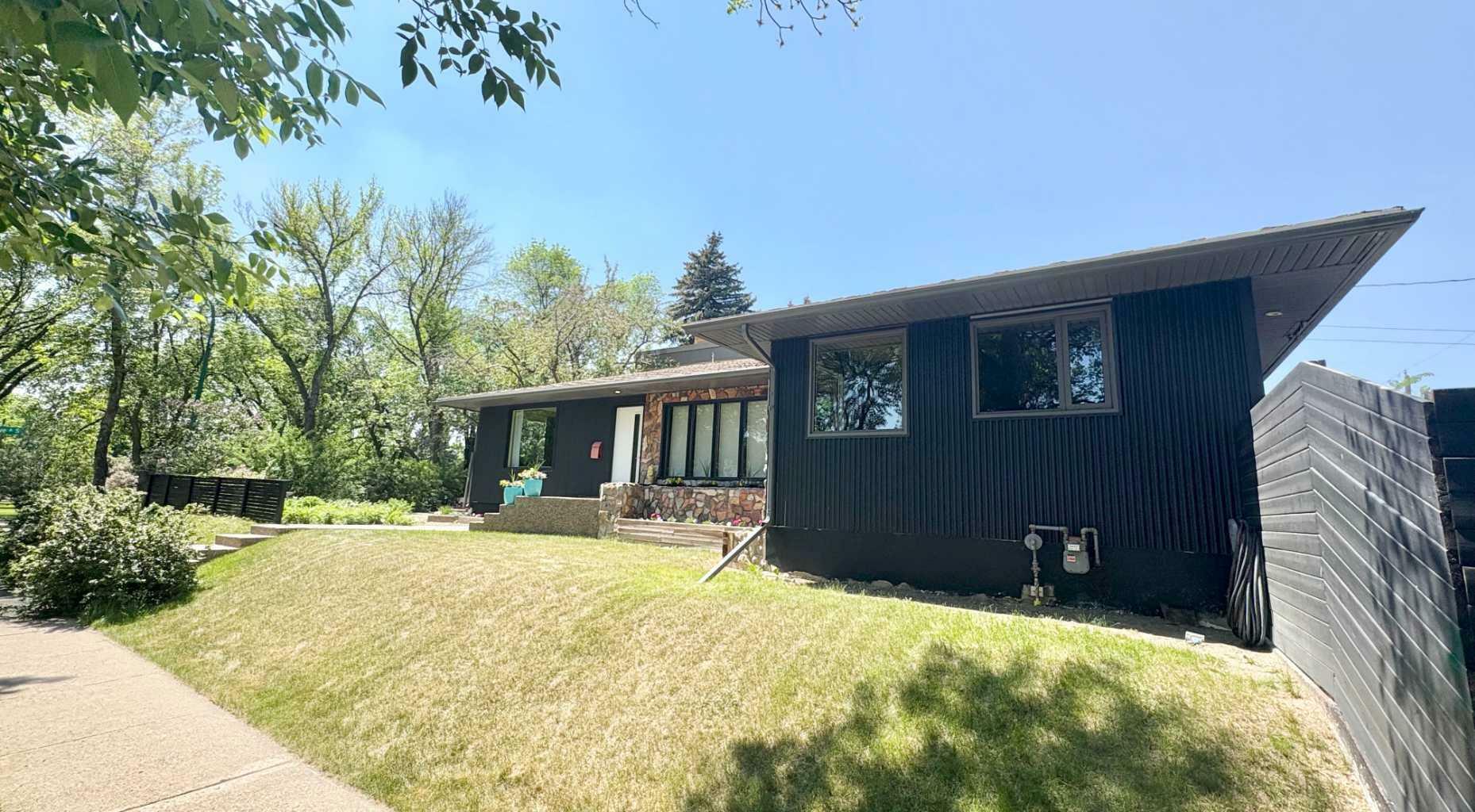 Property Photo: 1024 16 Street S AB T1K 1X1