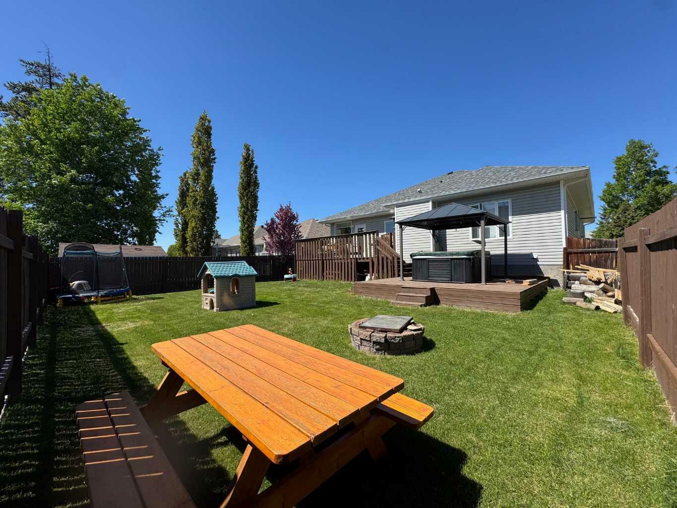 Property Photo: 6627 5A Avenue AB T7E 1Z3